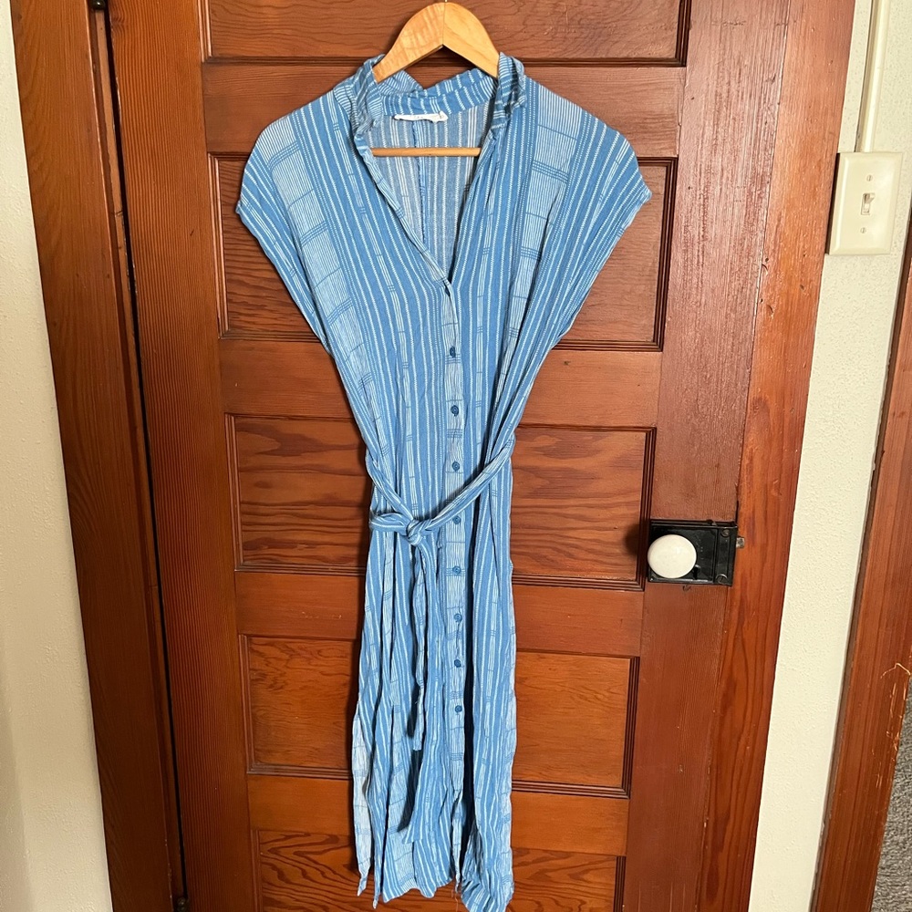 Blue lulus linen midi shift dress. Size small.